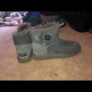 Uggs Bailey button